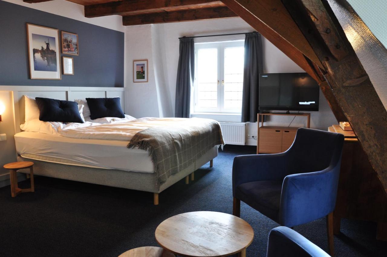 Hotel Hohes Haus à Greetsiel Extérieur photo
