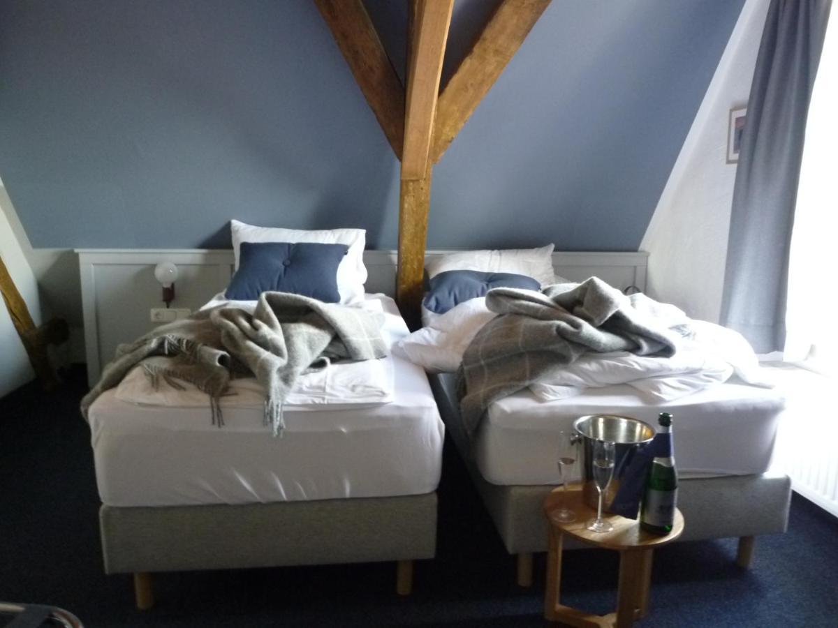 Hotel Hohes Haus à Greetsiel Extérieur photo