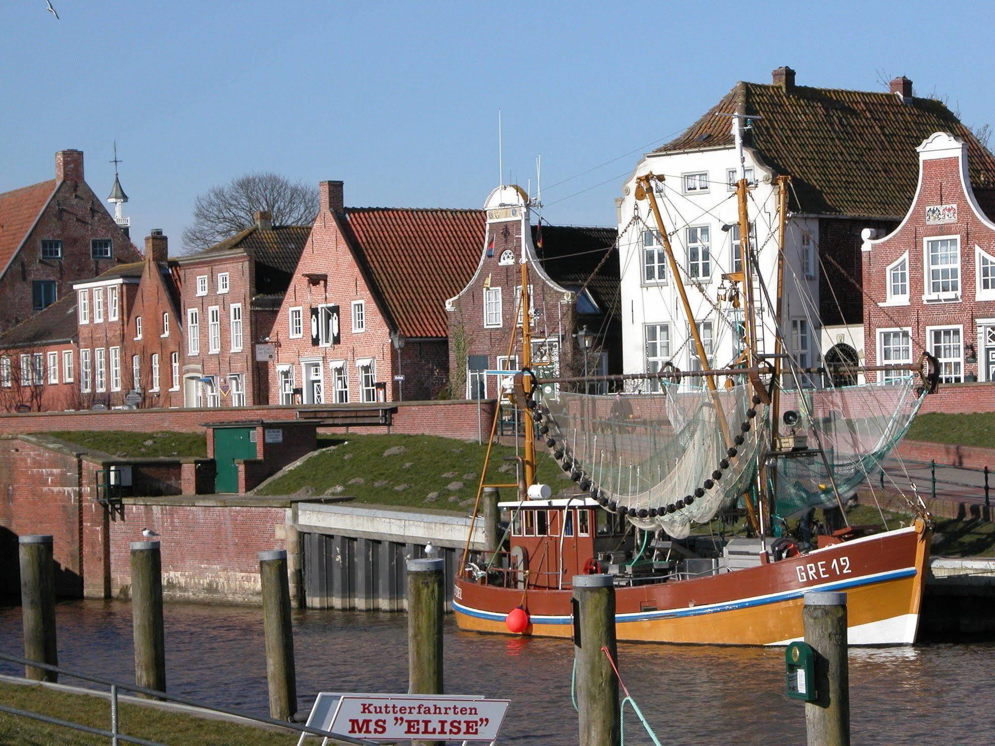 Hotel Hohes Haus à Greetsiel Extérieur photo